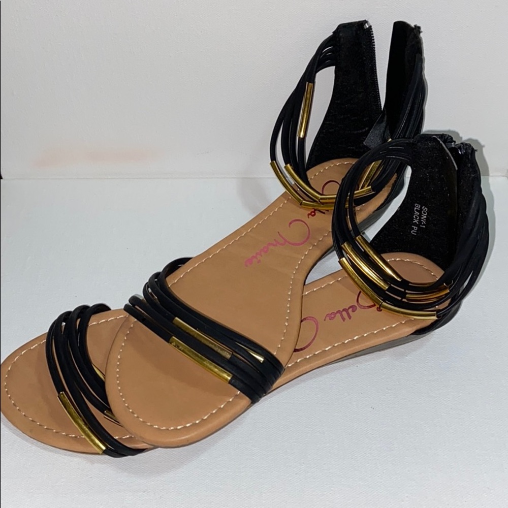 Women’s black sandals